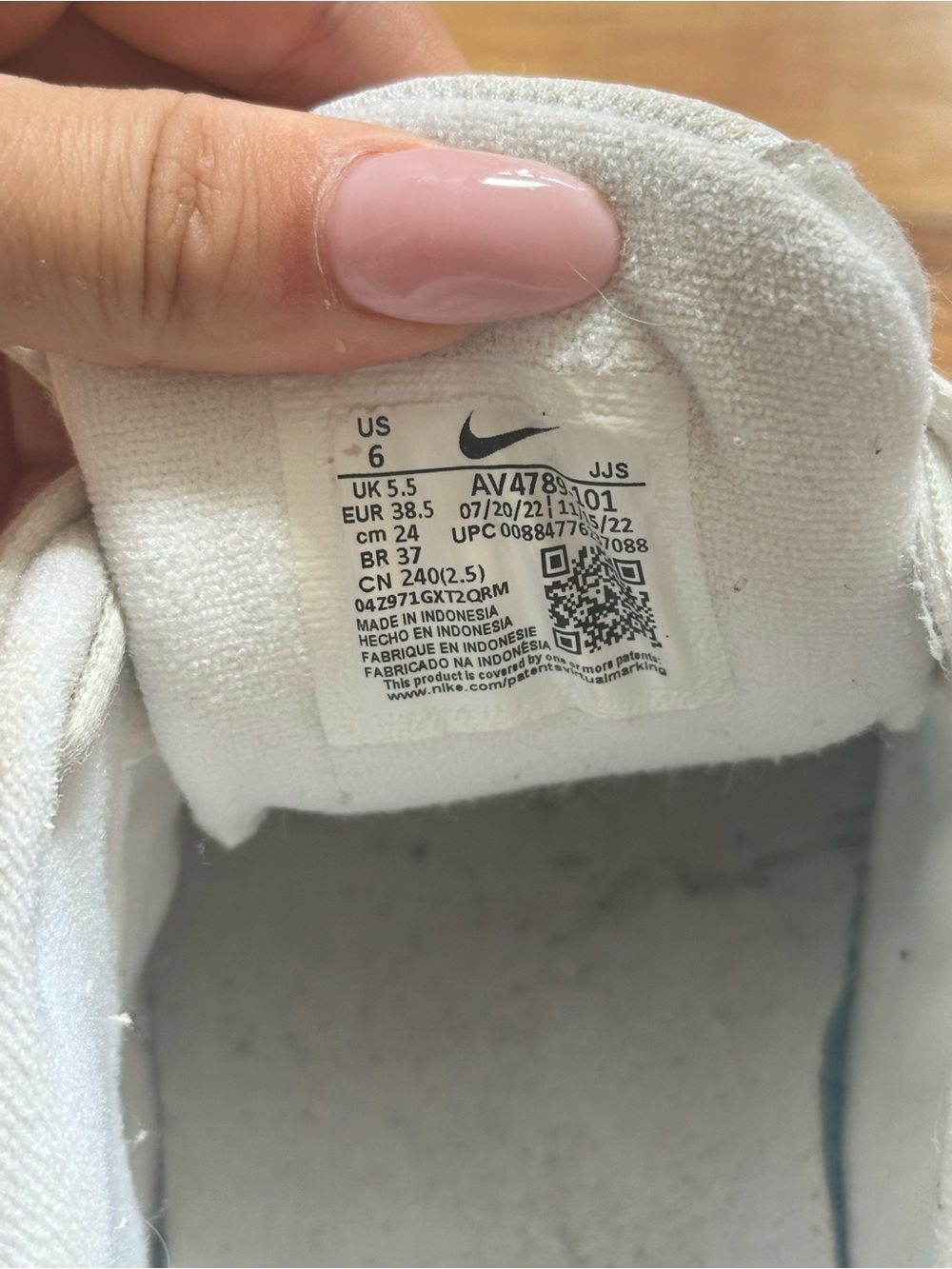 Nike White Leather Sneakers - Picture 6 of 7